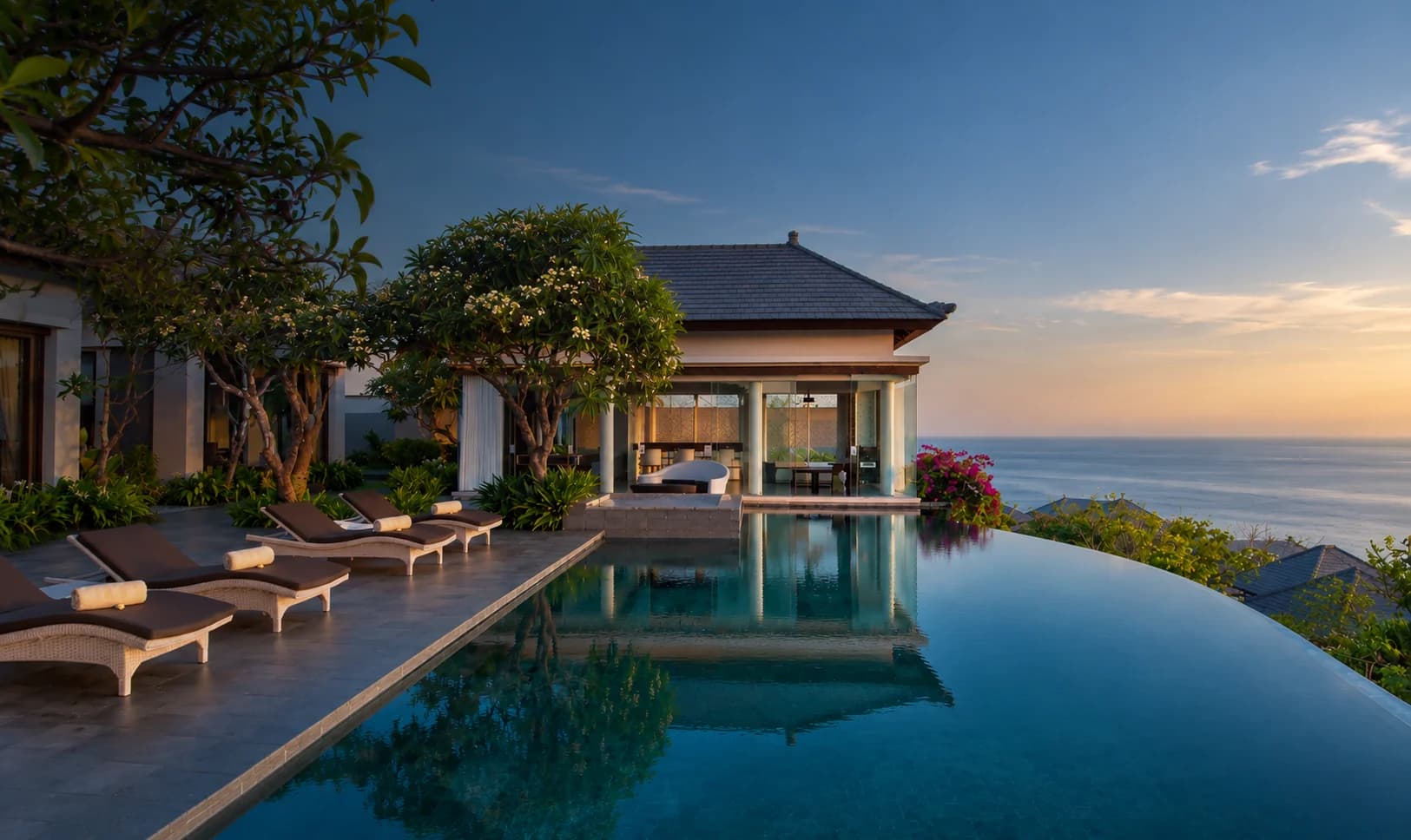 Villa avec piscine à débordement face à l’océan, immobilier BEL-AIR INTERNATIONAL à Bali