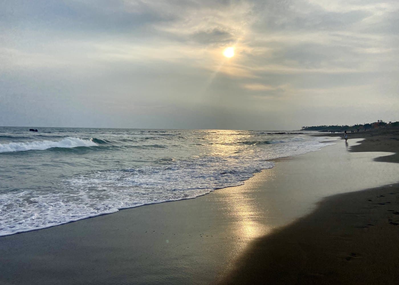 Plage de Pererenan à Bali au coucher du soleil